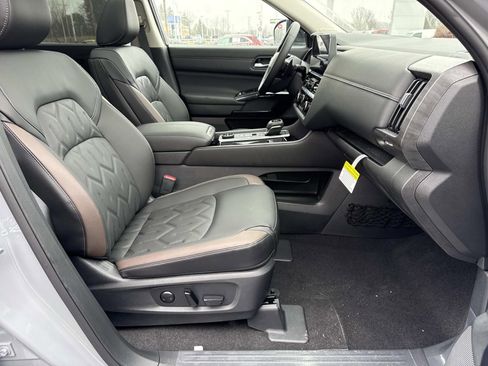 New 2026 Nissan Pathfinder Platinum image 25