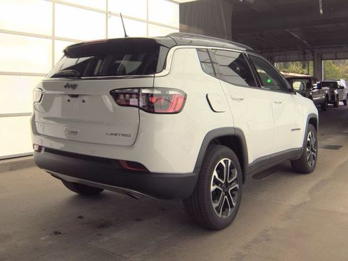 Used 2023 Jeep Compass Limited AWD/4WD image 2