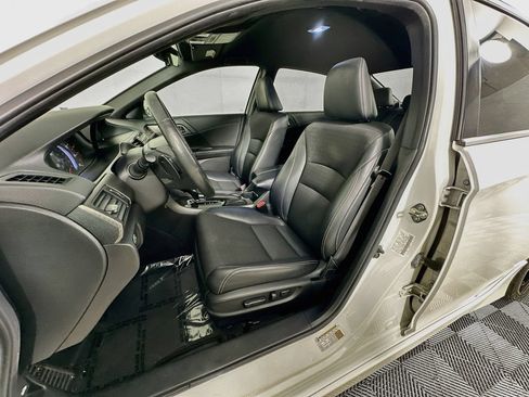 Used 2017 Honda Accord Sport image 22