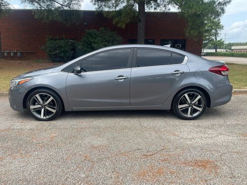 Used 2018 Kia Forte EX FWD image 2