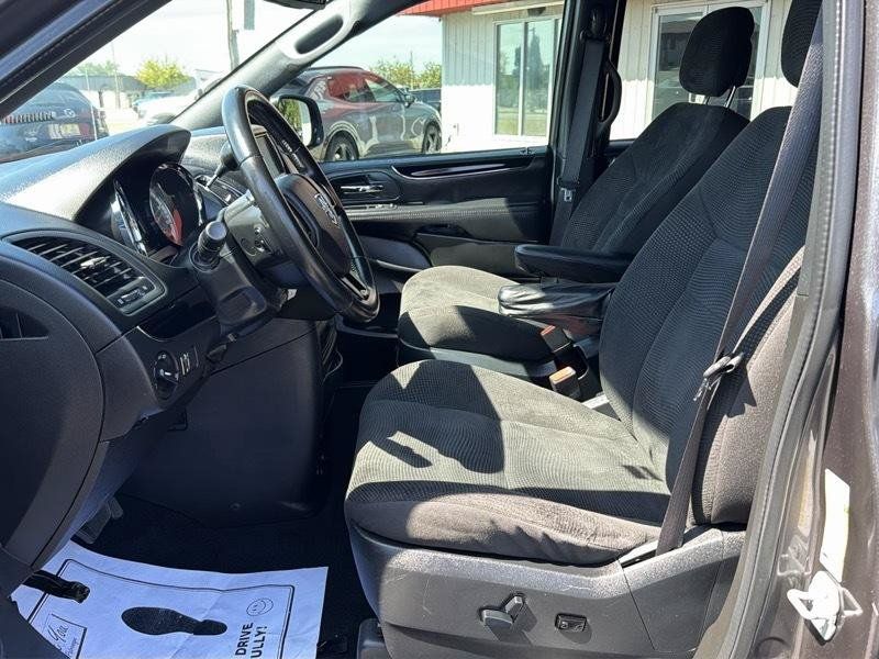 Used 2020 Dodge Grand Caravan SE FWD image 16