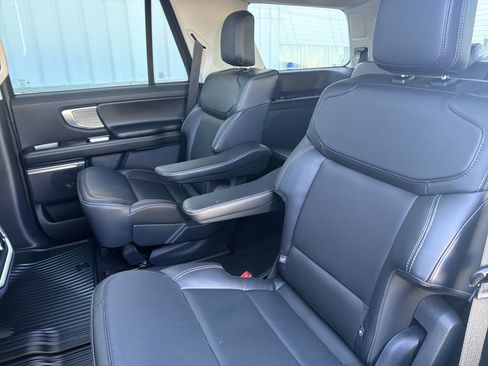 Certified 2025 Ford Expedition Platinum image 34