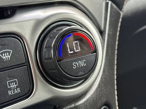 Used 2015 Chevrolet Suburban LT w/ Luxury Package RWD image 31