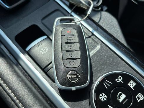 Used 2025 Nissan Pathfinder SV AWD/4WD image 17