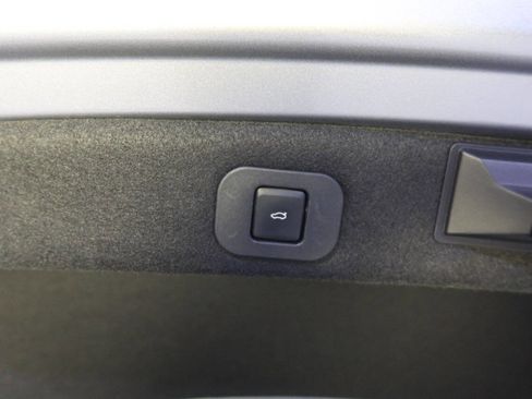 Used 2020 Lincoln Continental Reserve image 29