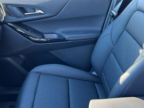 New 2026 Chevrolet Equinox LT w/ Convenience Package II AWD/4WD image 19