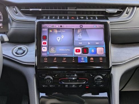 Used 2023 Jeep Grand Cherokee Limited w/ Black Appearance Package image 19