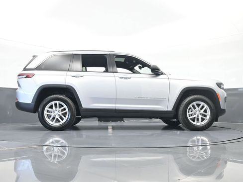 Used 2024 Jeep Grand Cherokee Laredo X image 62