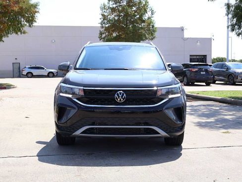Used 2024 Volkswagen Taos SE w/ MDO Package FWD image 6