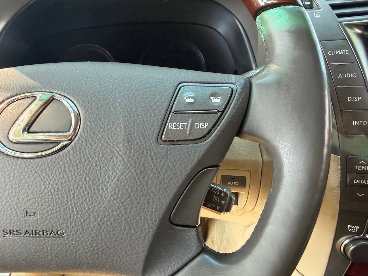 Used 2009 Lexus LS 460 w/ Comfort Pkg RWD image 22