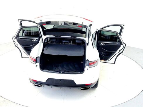 Used 2021 Porsche Macan image 23