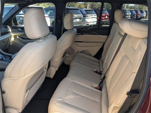 New 2025 Jeep Grand Cherokee Limited image 14