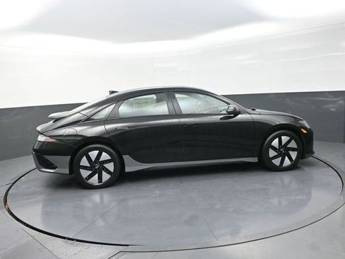 Used 2025 Hyundai Ioniq 6 SE RWD image 8