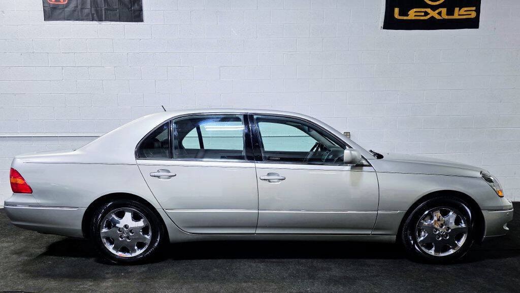 Used 2002 Lexus LS 430 w/ Custom Luxury Pkg RWD image 2