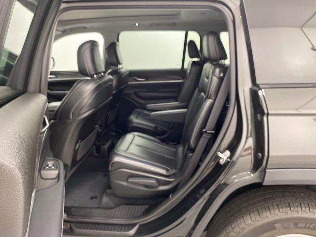 Used 2023 Jeep Grand Cherokee L Limited AWD/4WD image 29