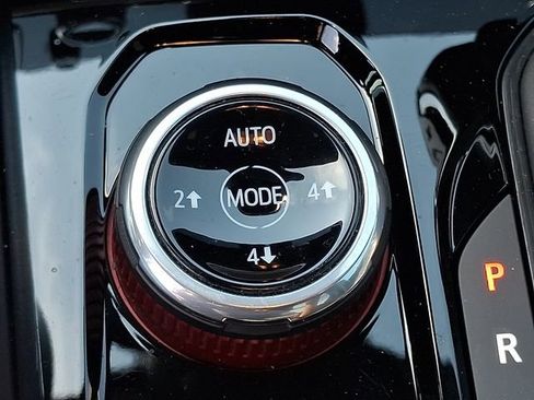 Used 2024 GMC Canyon AT4X w/ AT4X AEV Edition AWD/4WD image 21