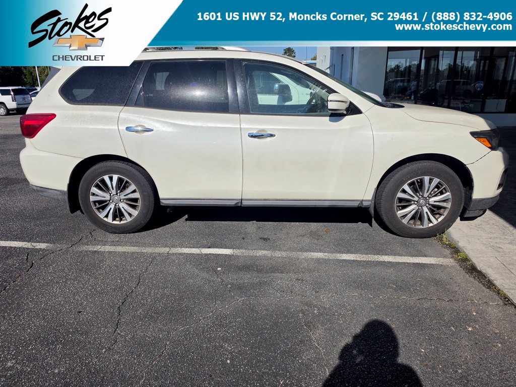 Used 2018 Nissan Pathfinder SV FWD image 1