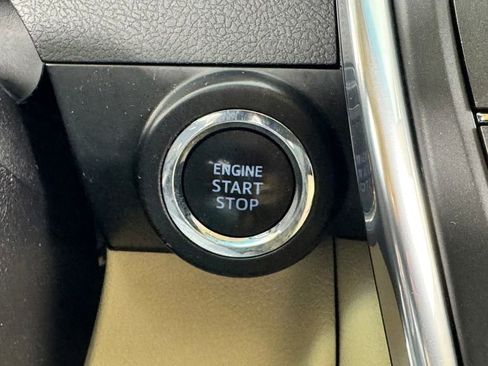 Used 2015 Toyota Camry XLE w/ Convenience Package FWD image 21