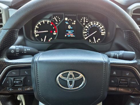 Used 2022 Toyota Tundra SR5 w/ SR5 Convenience Package AWD/4WD image 19