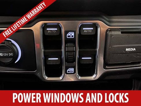 Used 2019 Jeep Wrangler Unlimited Sahara AWD/4WD image 16