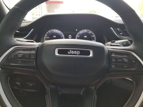 Used 2024 Jeep Grand Cherokee Altitude AWD/4WD image 29