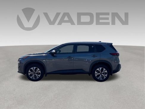 Used 2022 Nissan Rogue SV FWD image 2