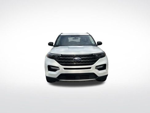 Used 2023 Ford Explorer XLT w/ Equipment Group 202A RWD image 3