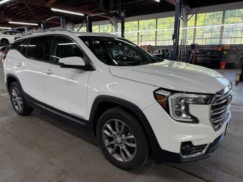 Used 2023 GMC Terrain SLT AWD/4WD image 5
