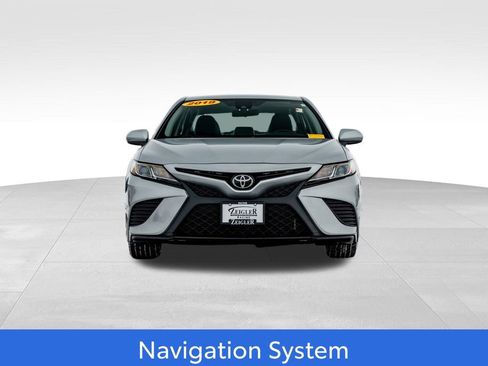 Used 2019 Toyota Camry SE image 2