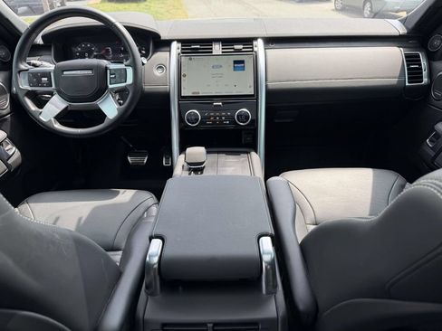 Used 2023 Land Rover Discovery Metropolitan Edition AWD/4WD image 9