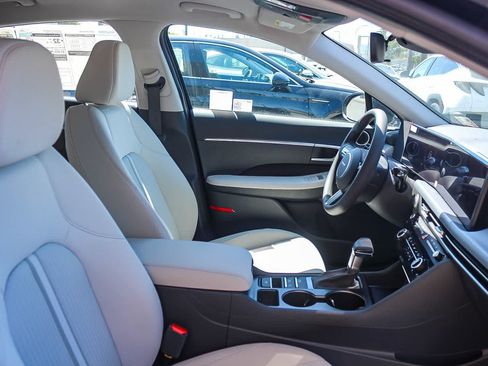 New 2025 Hyundai Sonata SE FWD image 18