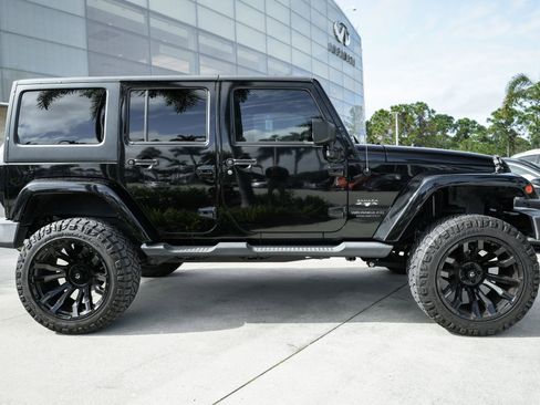 Used 2016 Jeep Wrangler Unlimited Sahara image 9