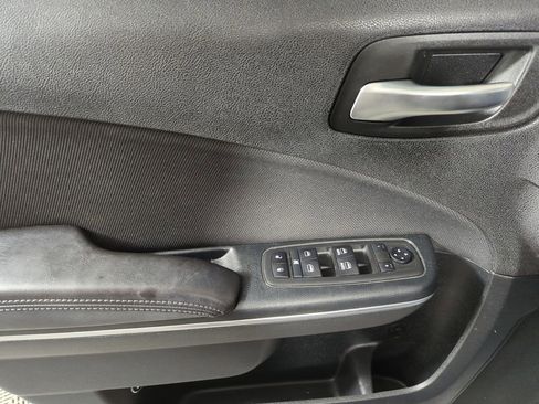 Used 2018 Dodge Charger SXT image 9