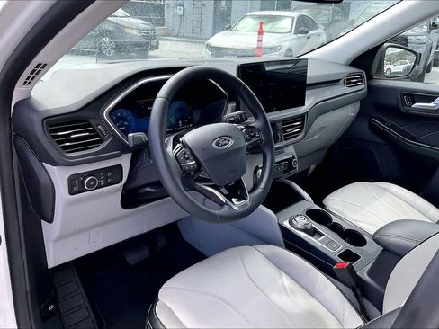 Used 2025 Ford Escape SE w/ PHEV Premium Package FWD image 2