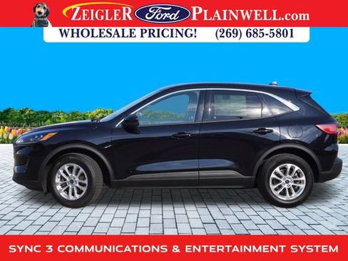 Used 2021 Ford Escape SE image 2