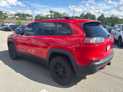 Used 2019 Jeep Cherokee Trailhawk w/ Cold Weather Group AWD/4WD image 5