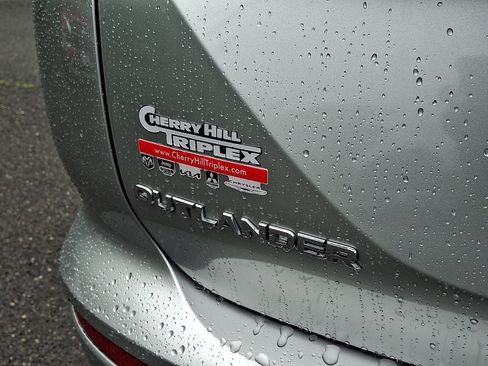 Used 2025 Mitsubishi Outlander ES AWD/4WD image 17