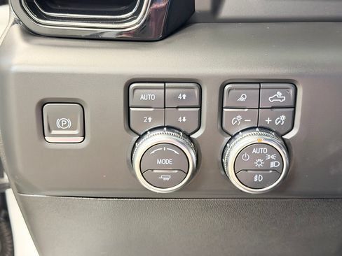 Used 2024 GMC Sierra 2500 AT4 w/ AT4 Premium Plus Package AWD/4WD image 42