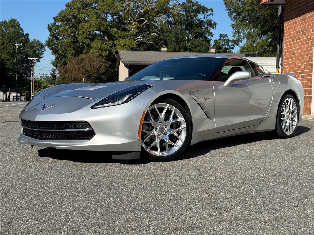 Used 2017 Chevrolet Corvette Stingray Coupe RWD image 2