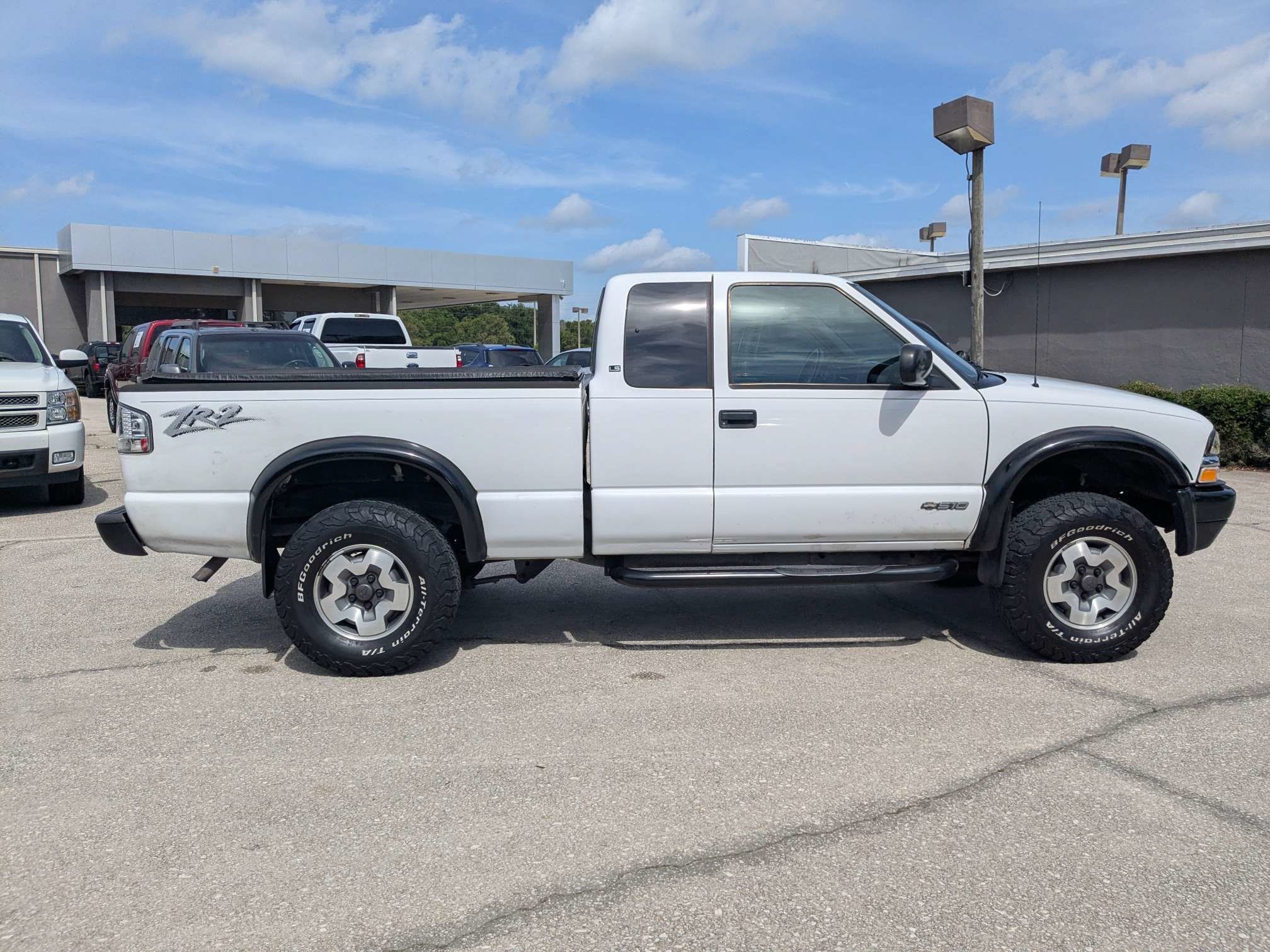 Used 2001 Chevrolet S10 Pickup 4x4 Extended Cab w/ Preferred Equipment Group image 3