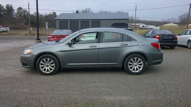Used 2011 Chrysler 200 Touring FWD image 11