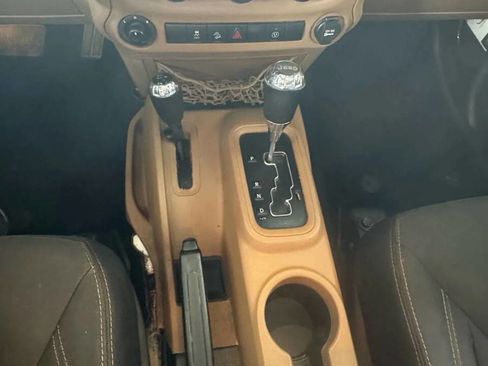 Used 2016 Jeep Wrangler Unlimited Rubicon w/ Max Tow Package image 31