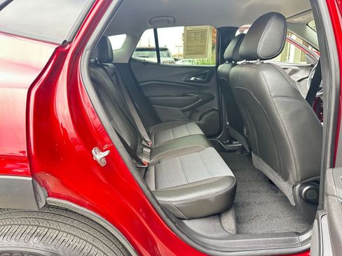 Used 2025 Chevrolet Trax LT image 25