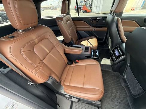 Used 2023 Lincoln Aviator Reserve w/ Equipment Group 201A AWD/4WD image 29