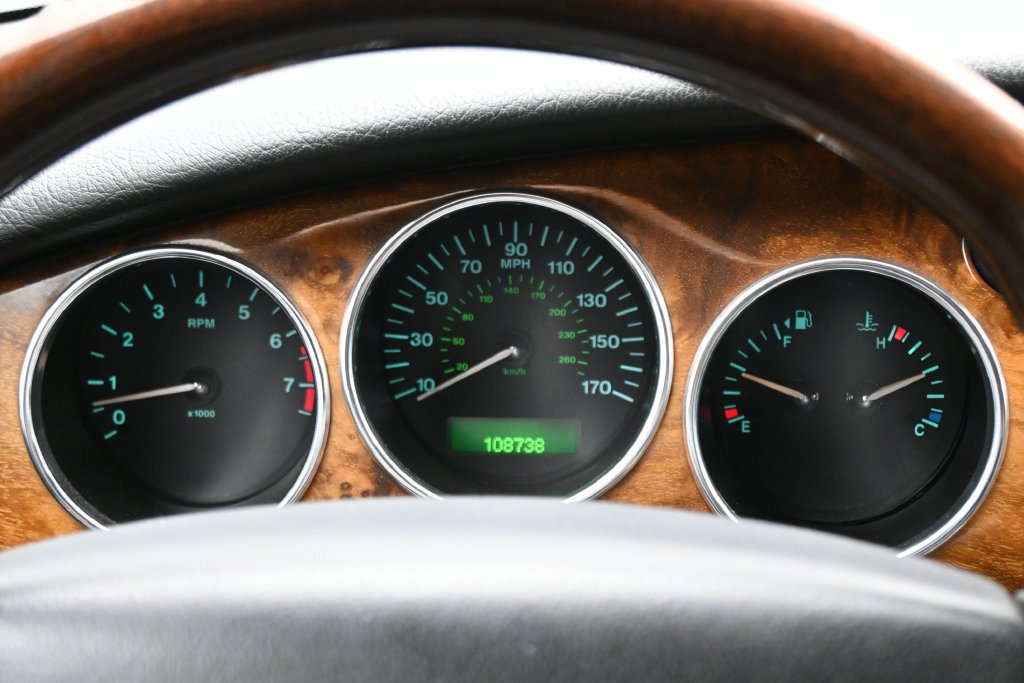 Used 2004 Jaguar XK8 Convertible RWD image 16