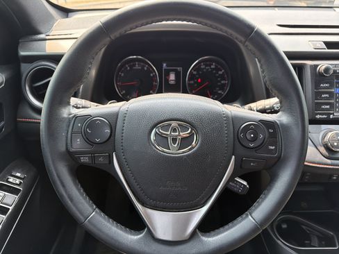 Used 2018 Toyota RAV4 SE w/ Power Extra Value Package FWD image 12