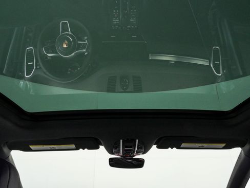 Certified 2023 Porsche Cayenne AWD/4WD image 20