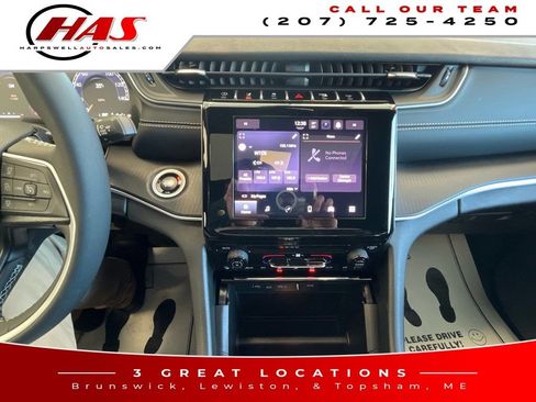 Used 2025 Jeep Grand Cherokee Laredo X w/ Trailer Tow Package image 16