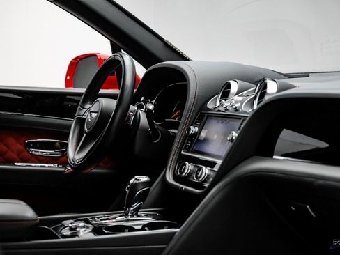 Used 2019 Bentley Bentayga image 47