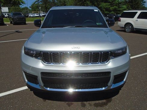 New 2025 Jeep Grand Cherokee L Laredo image 5